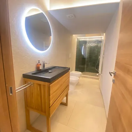 아파트 Boutique Alpine One-bedroom By Supastays - Via Lyssandrin 8 *