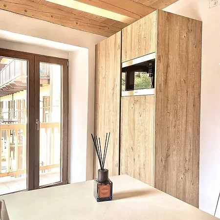 Boutique Alpine One-bedroom By Supastays - Via Lyssandrin 8 아파트 *